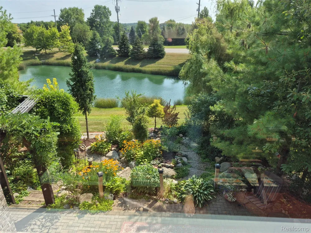 4976 W Stonegate Circle Orion Charter Township, MI 48359