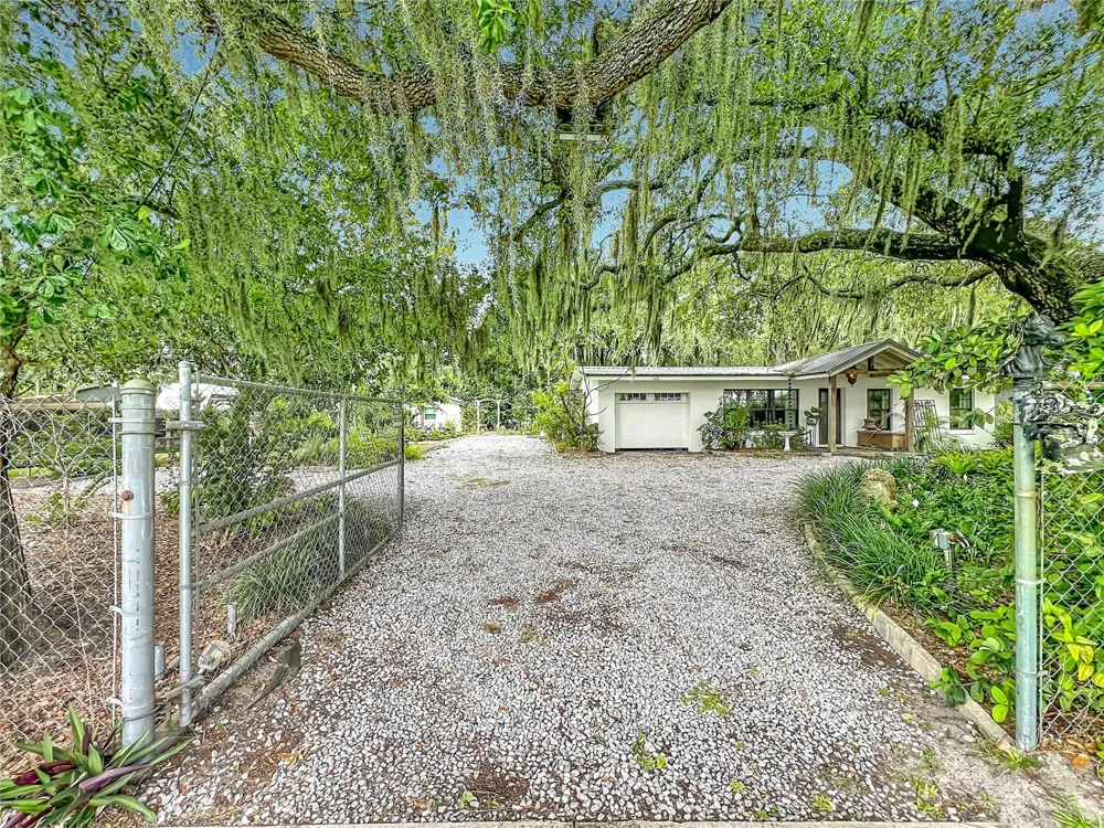 3851 S SANFORD AVENUE Sanford, FL 32773
