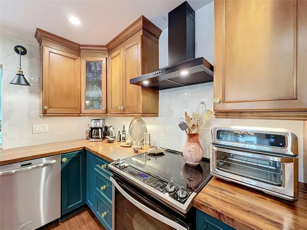 3851 S SANFORD AVENUE Sanford, FL 32773
