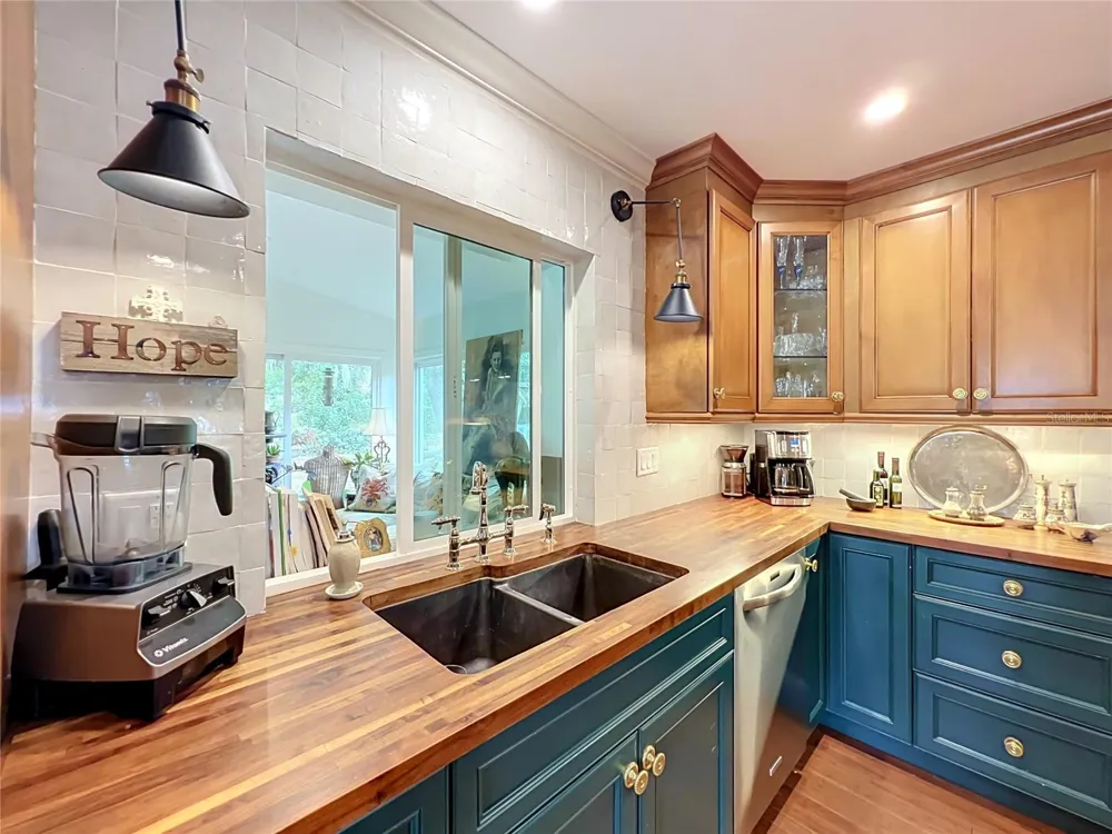 3851 S SANFORD AVENUE Sanford, FL 32773