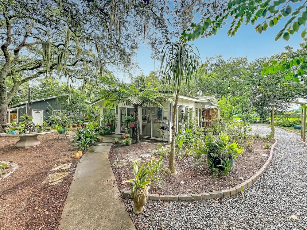 3851 S SANFORD AVENUE Sanford, FL 32773