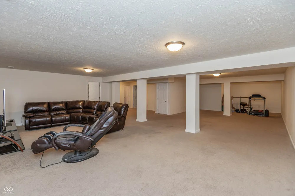 8842 Benjamin Lane Avon, IN 46123