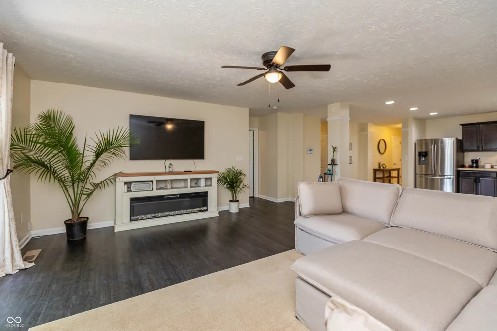 8842 Benjamin Lane Avon, IN 46123
