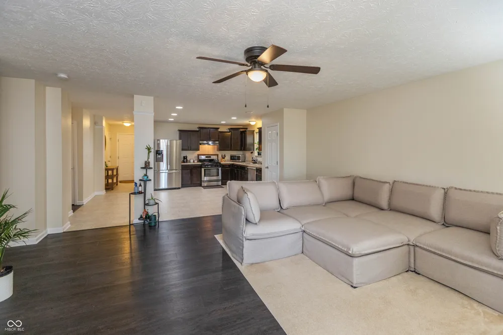 8842 Benjamin Lane Avon, IN 46123