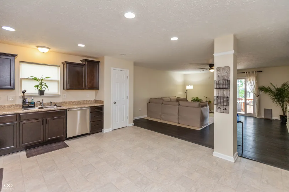 8842 Benjamin Lane Avon, IN 46123