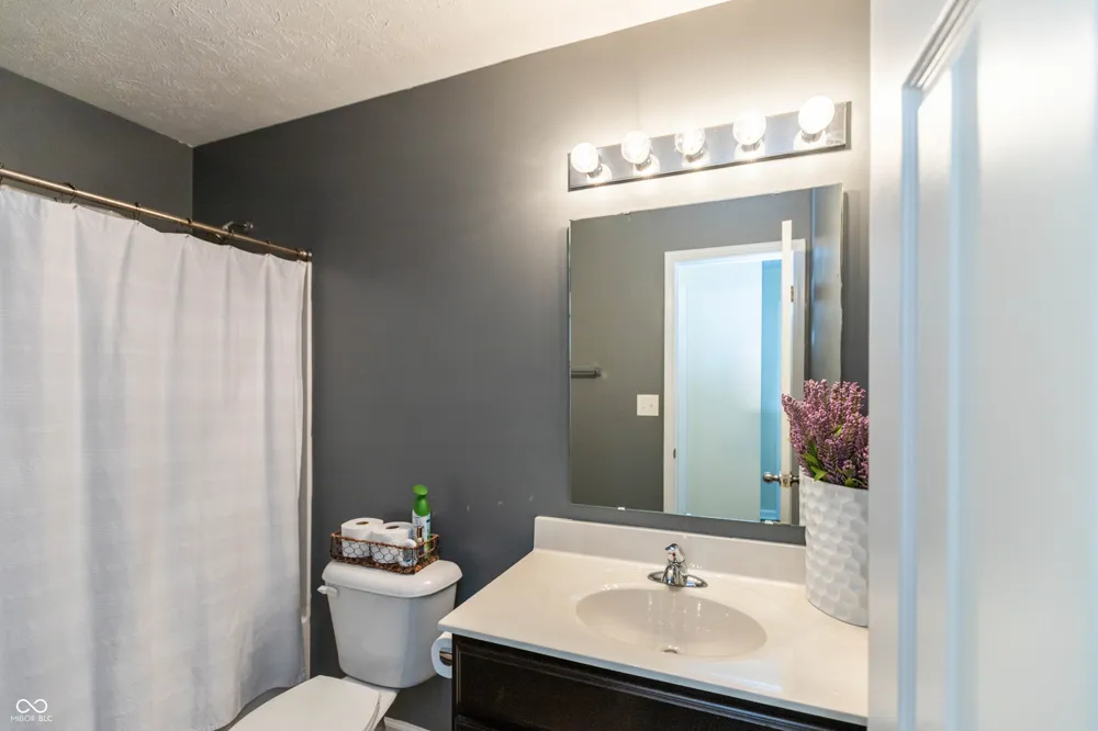 8842 Benjamin Lane Avon, IN 46123