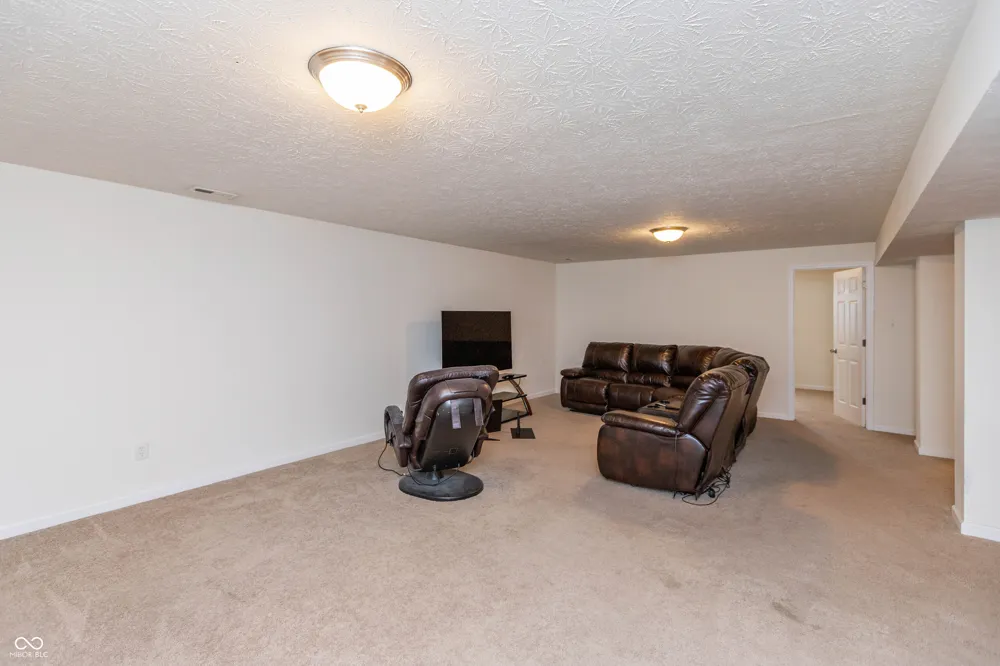 8842 Benjamin Lane Avon, IN 46123