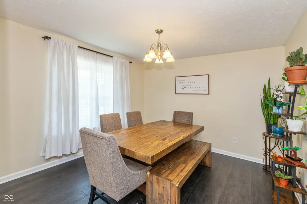 8842 Benjamin Lane Avon, IN 46123