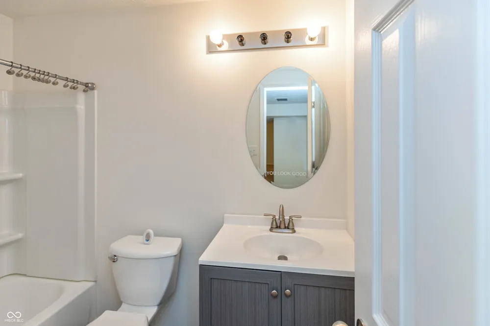 8842 Benjamin Lane Avon, IN 46123