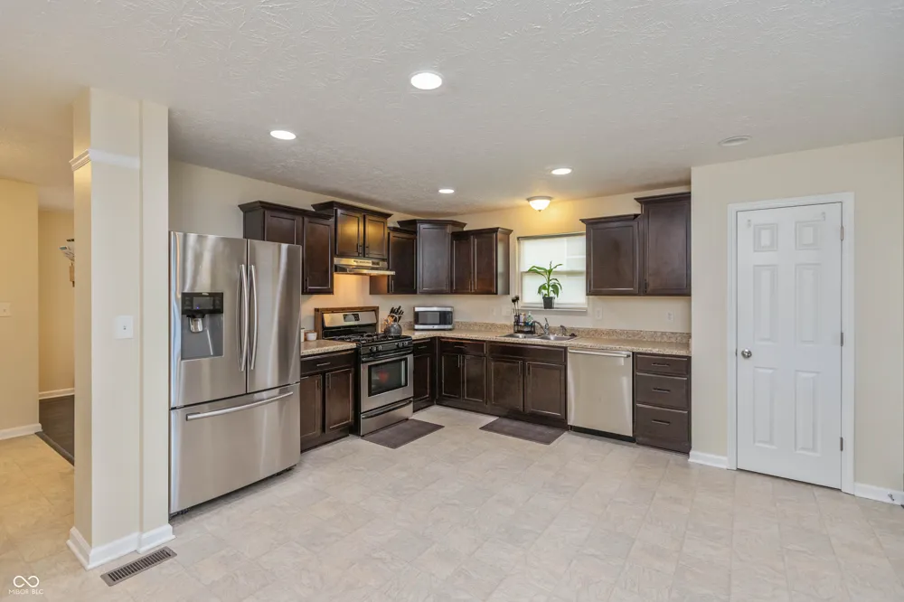 8842 Benjamin Lane Avon, IN 46123