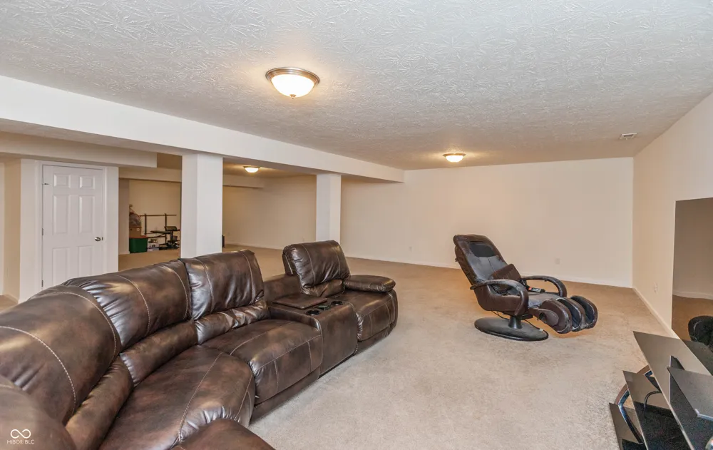 8842 Benjamin Lane Avon, IN 46123