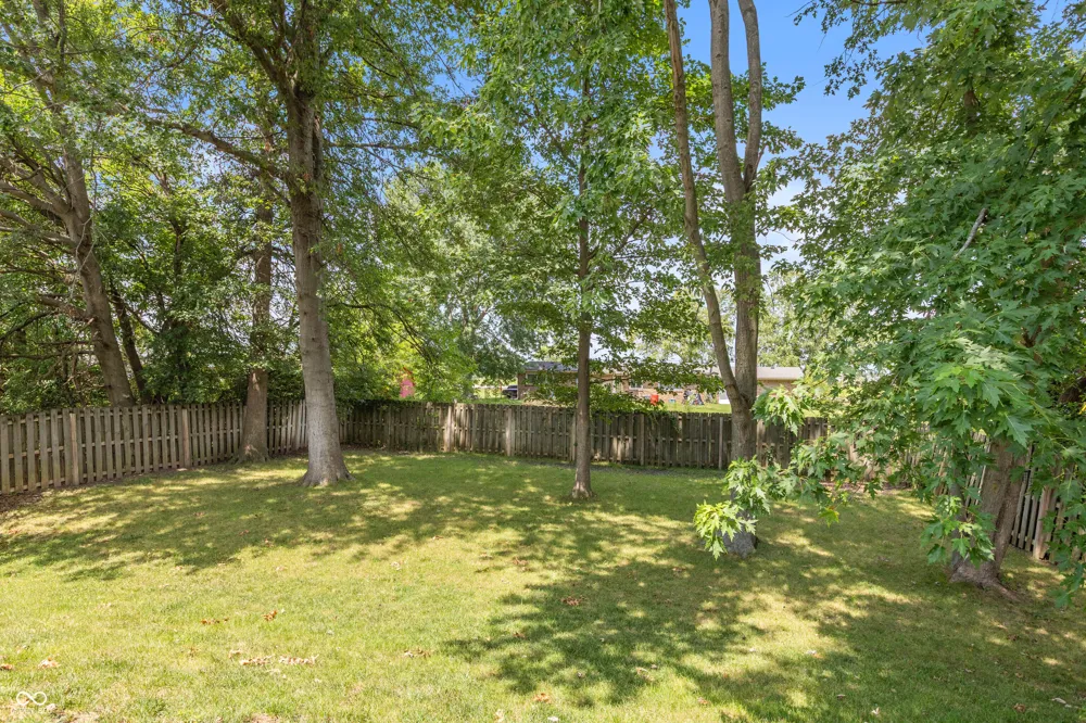 8842 Benjamin Lane Avon, IN 46123