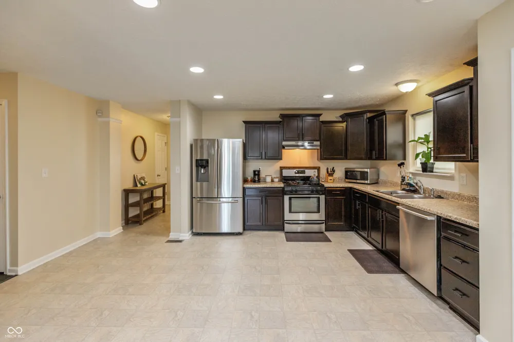 8842 Benjamin Lane Avon, IN 46123
