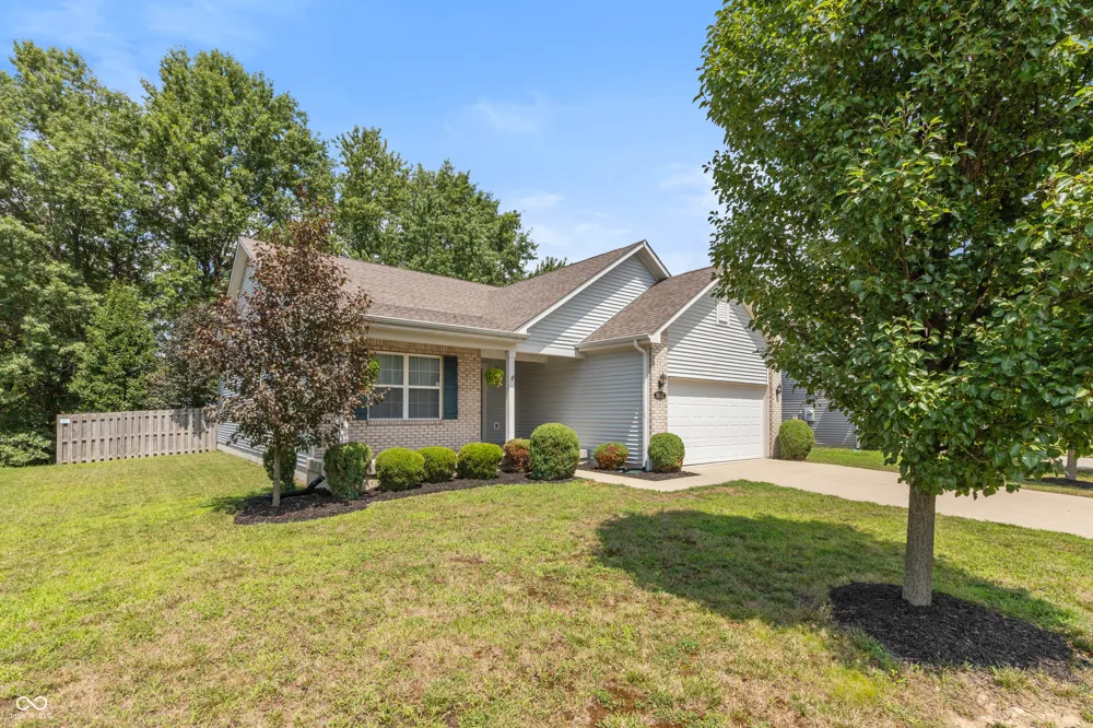 8842 Benjamin Lane Avon, IN 46123