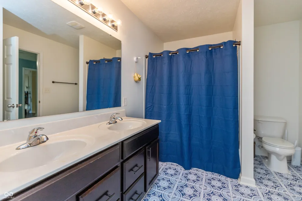 8842 Benjamin Lane Avon, IN 46123
