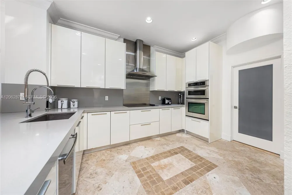 6 Coconut Ln Key Biscayne, FL 33149