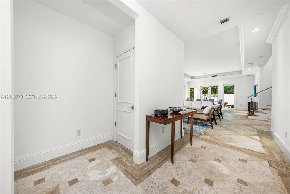 6 Coconut Ln Key Biscayne, FL 33149