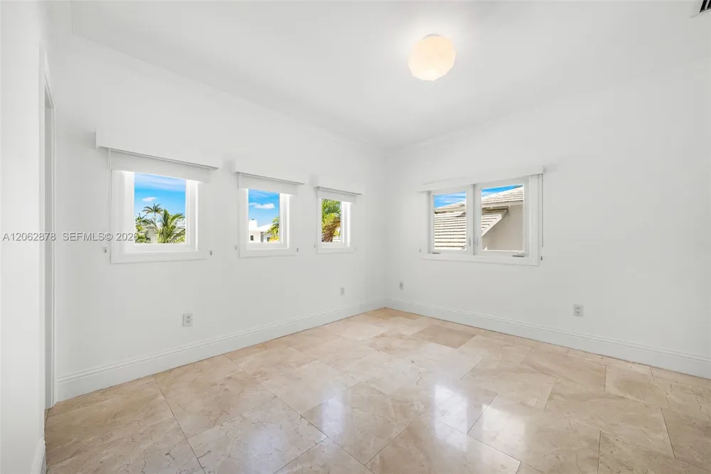 6 Coconut Ln Key Biscayne, FL 33149