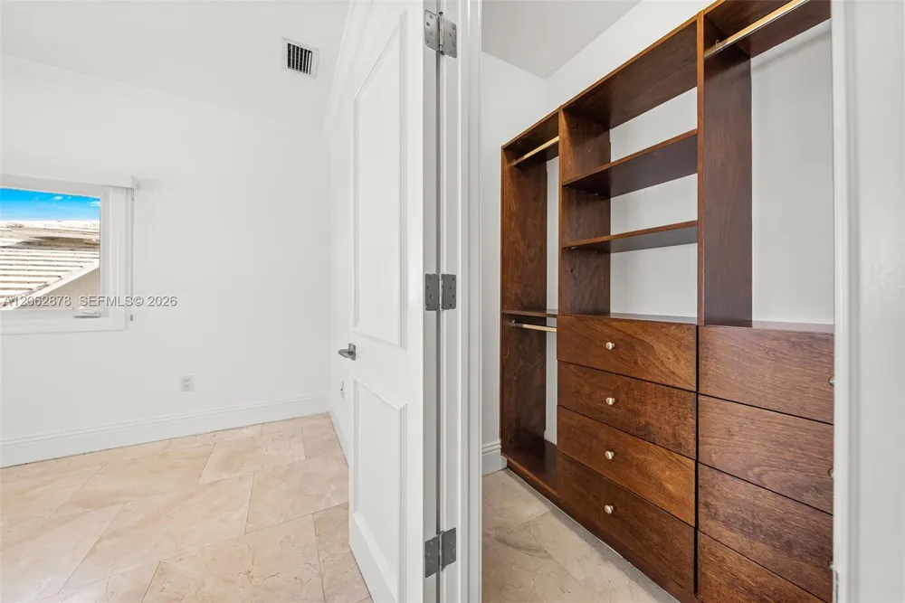 6 Coconut Ln Key Biscayne, FL 33149