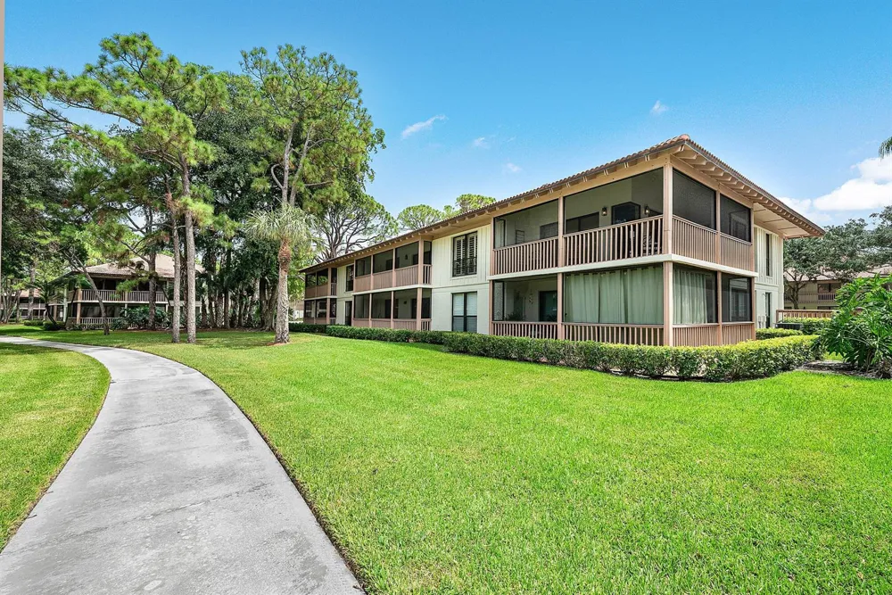 523 BRACKENWOOD PLACE Palm Beach Gardens, FL 33418