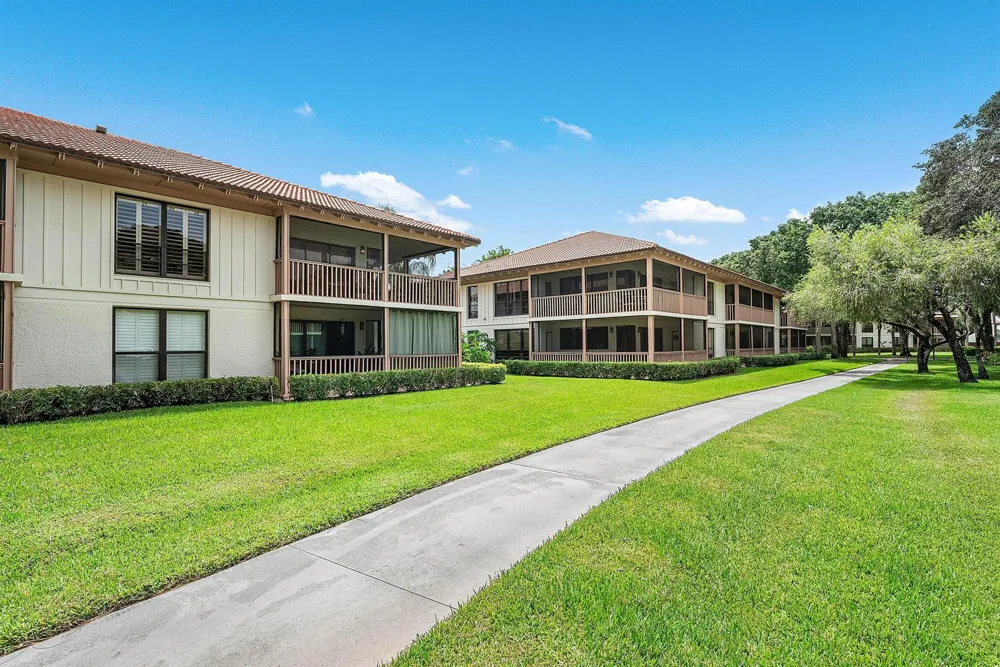523 BRACKENWOOD PLACE Palm Beach Gardens, FL 33418
