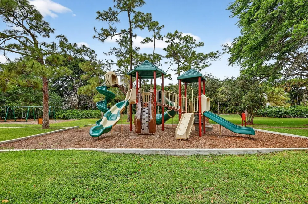 523 BRACKENWOOD PLACE Palm Beach Gardens, FL 33418