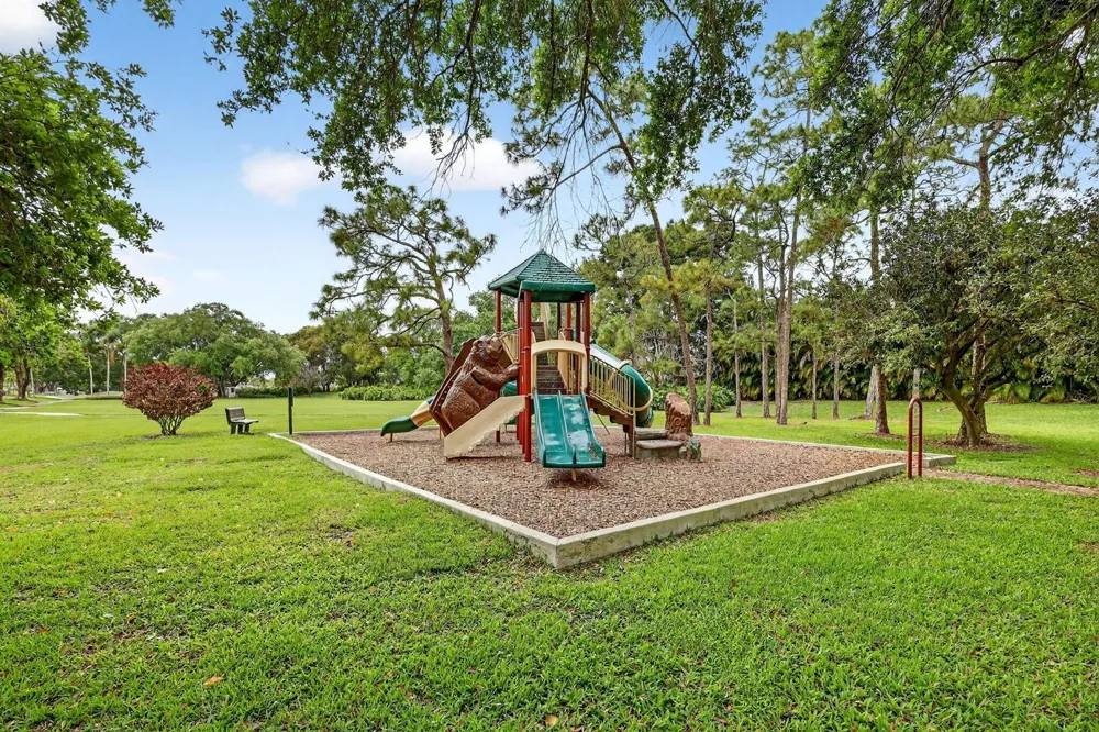 523 BRACKENWOOD PLACE Palm Beach Gardens, FL 33418