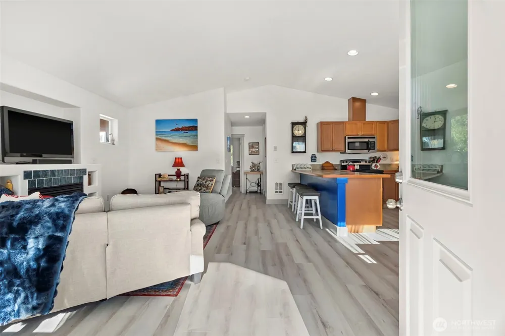 112 Seagate Street SW Ocean Shores, WA 98569