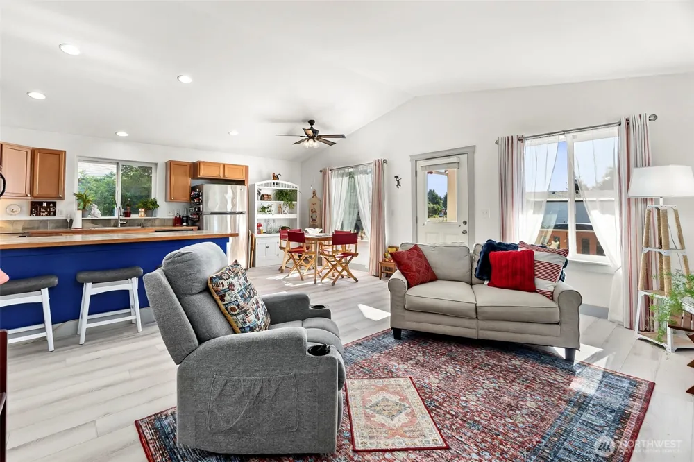112 Seagate Street SW Ocean Shores, WA 98569
