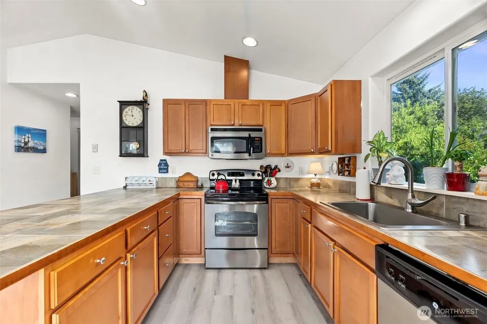 112 Seagate Street SW Ocean Shores, WA 98569
