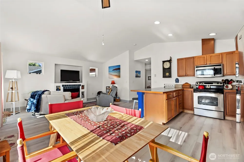112 Seagate Street SW Ocean Shores, WA 98569