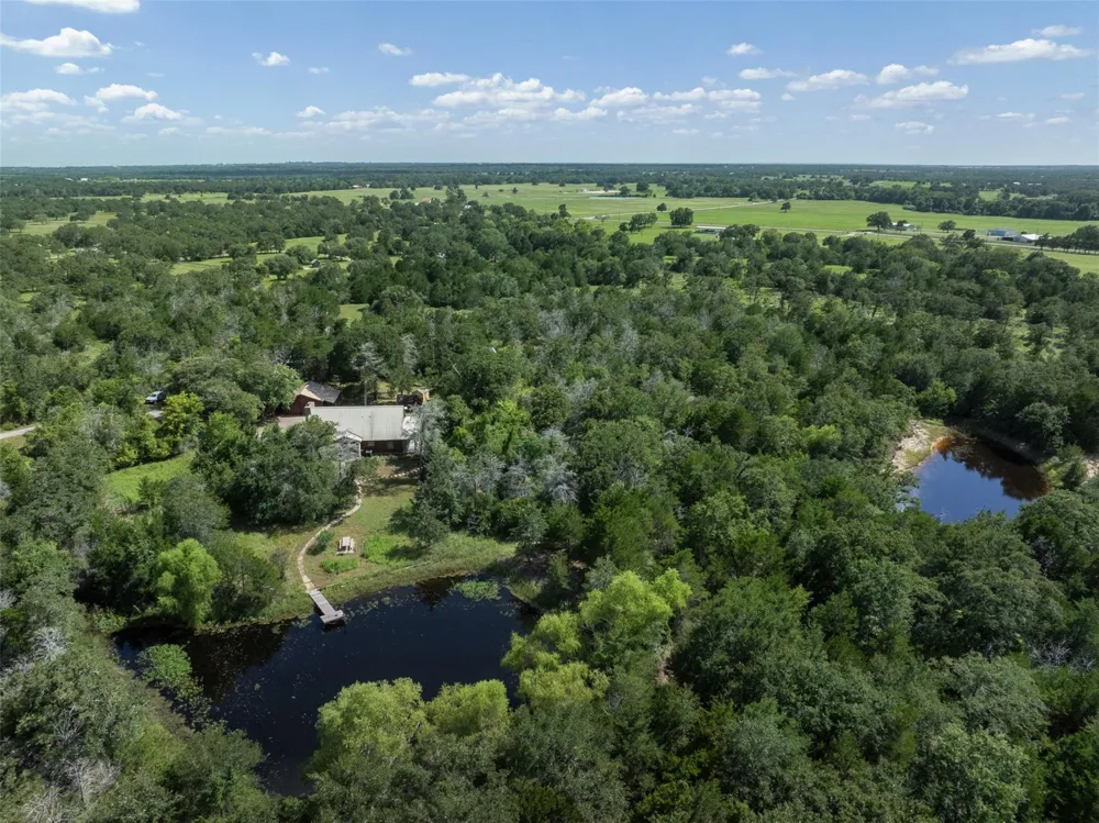 11201 Wildlife Circle Carmine, TX 78932