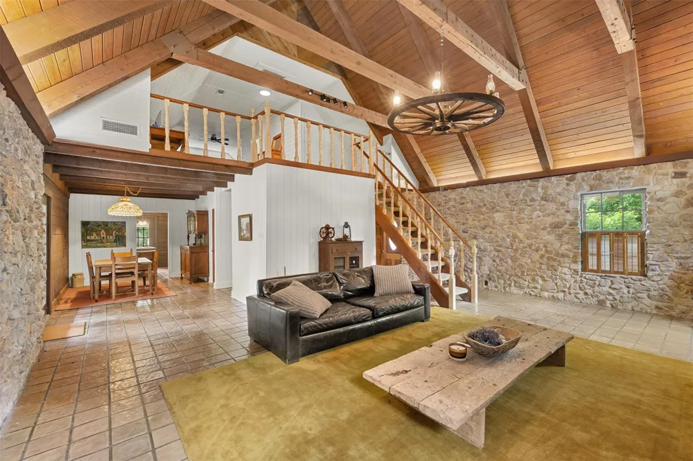 11201 Wildlife Circle Carmine, TX 78932