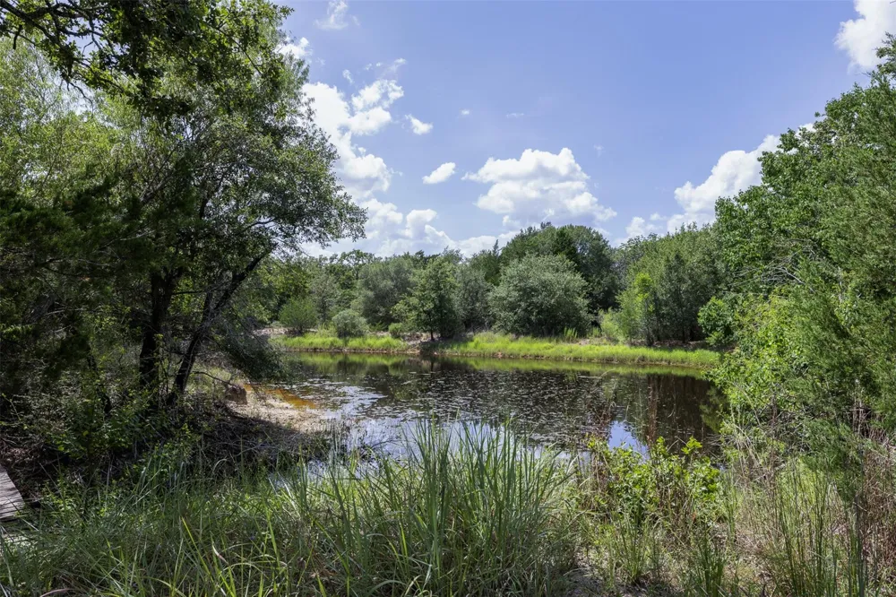 11201 Wildlife Circle Carmine, TX 78932