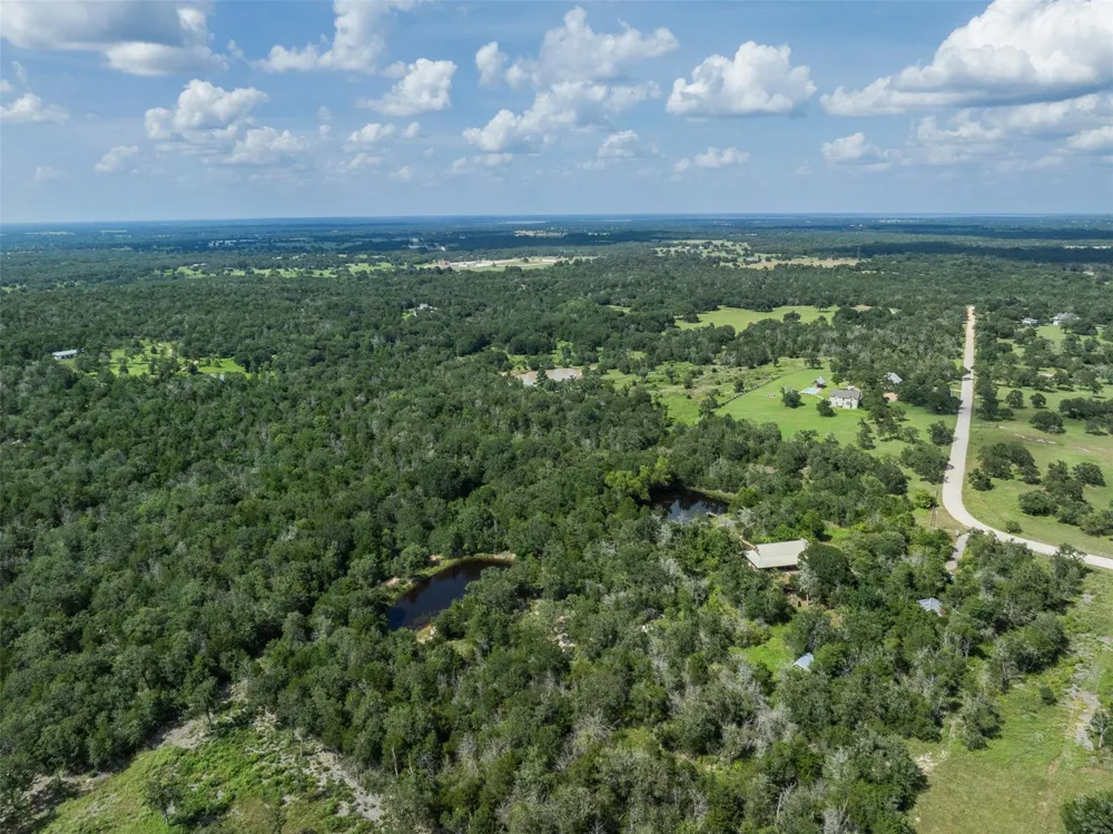 11201 Wildlife Circle Carmine, TX 78932
