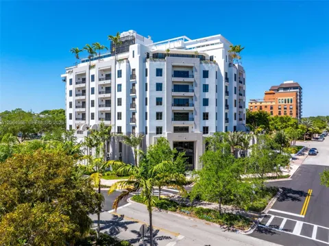 701 Valencia Ave #403