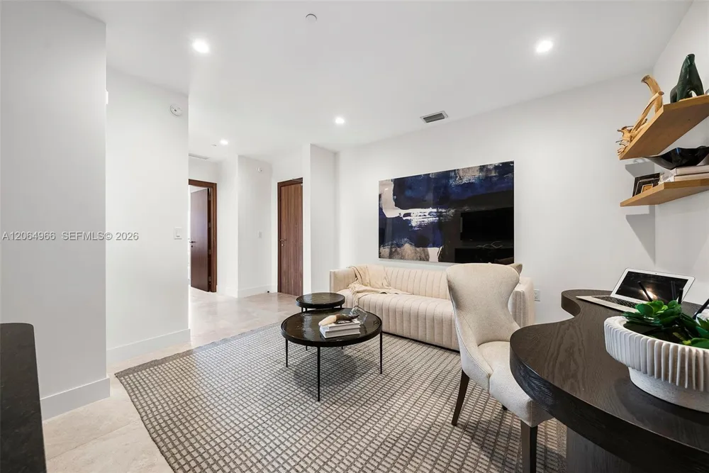 701 Valencia Ave #403 Coral Gables, FL 33134