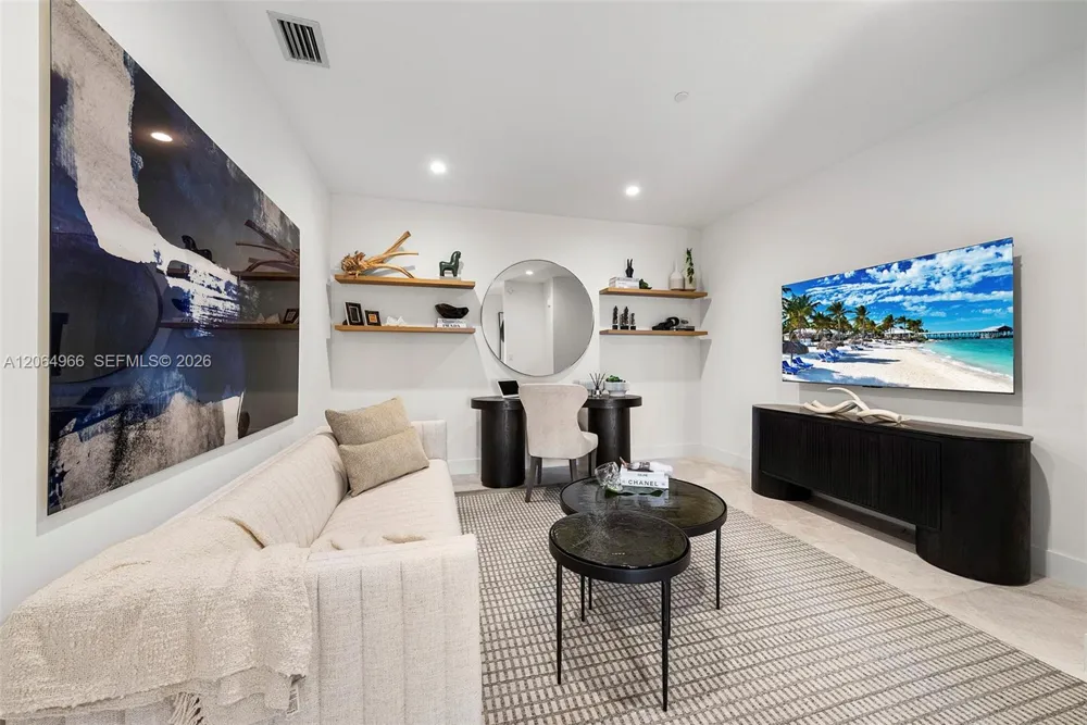 701 Valencia Ave #403 Coral Gables, FL 33134