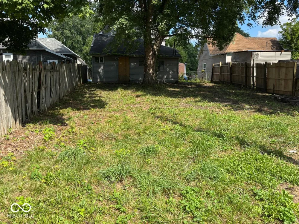 2209 E Lynn Street Anderson, IN 46016