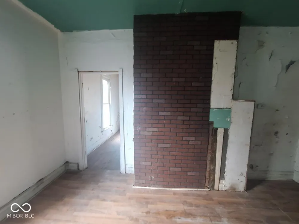 2209 E Lynn Street Anderson, IN 46016
