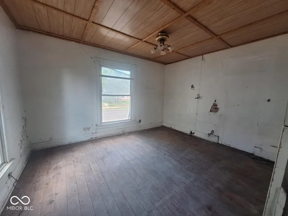 2209 E Lynn Street Anderson, IN 46016