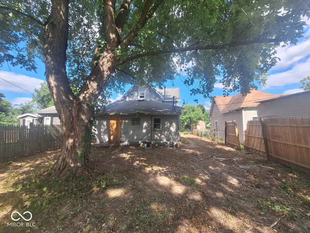 2209 E Lynn Street Anderson, IN 46016