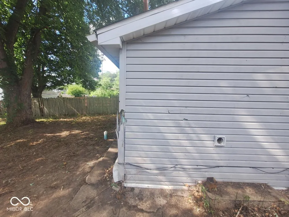 2209 E Lynn Street Anderson, IN 46016