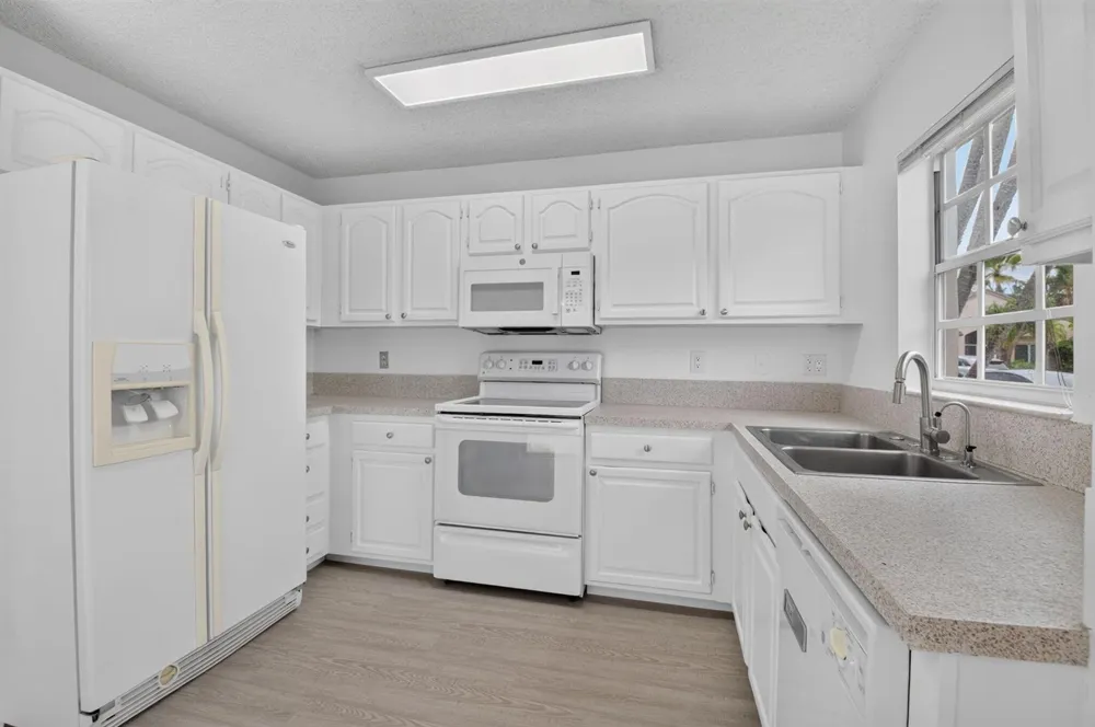 9621 BOCA GARDENS CIRCLE #C Boca Raton, FL 33496