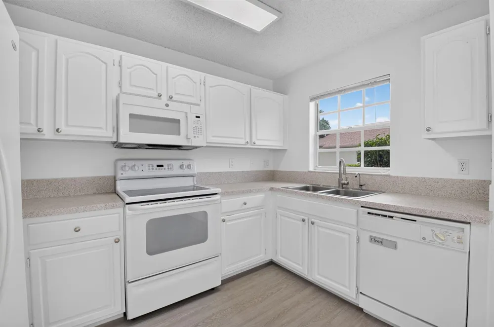 9621 BOCA GARDENS CIRCLE #C Boca Raton, FL 33496