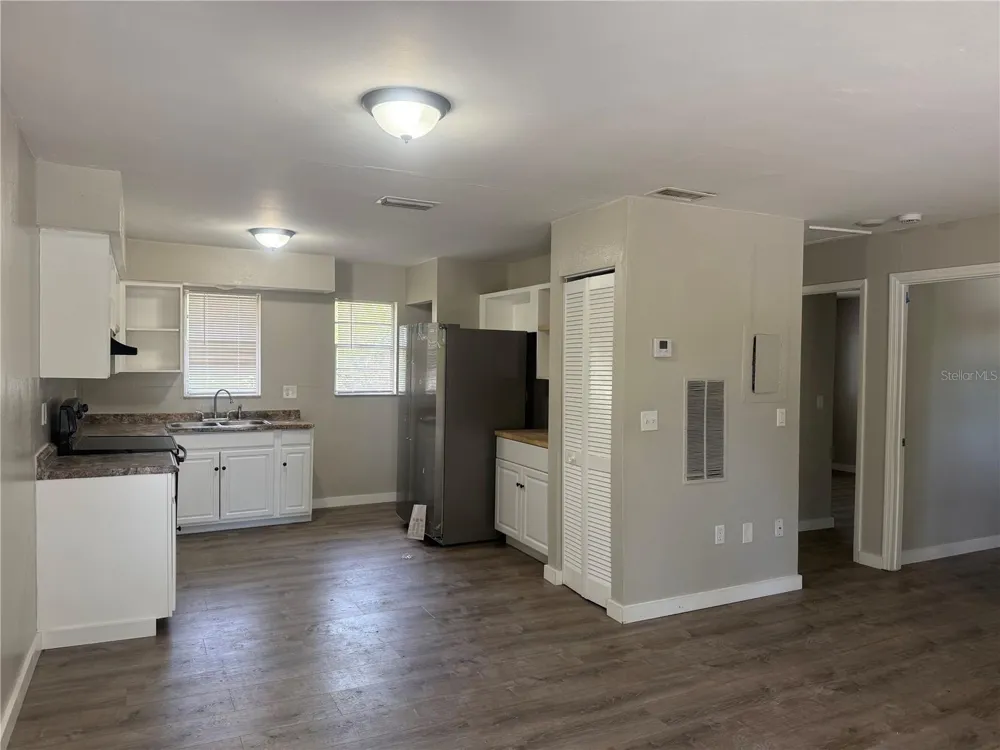 927 33RD AVENUE W Bradenton, FL 34205