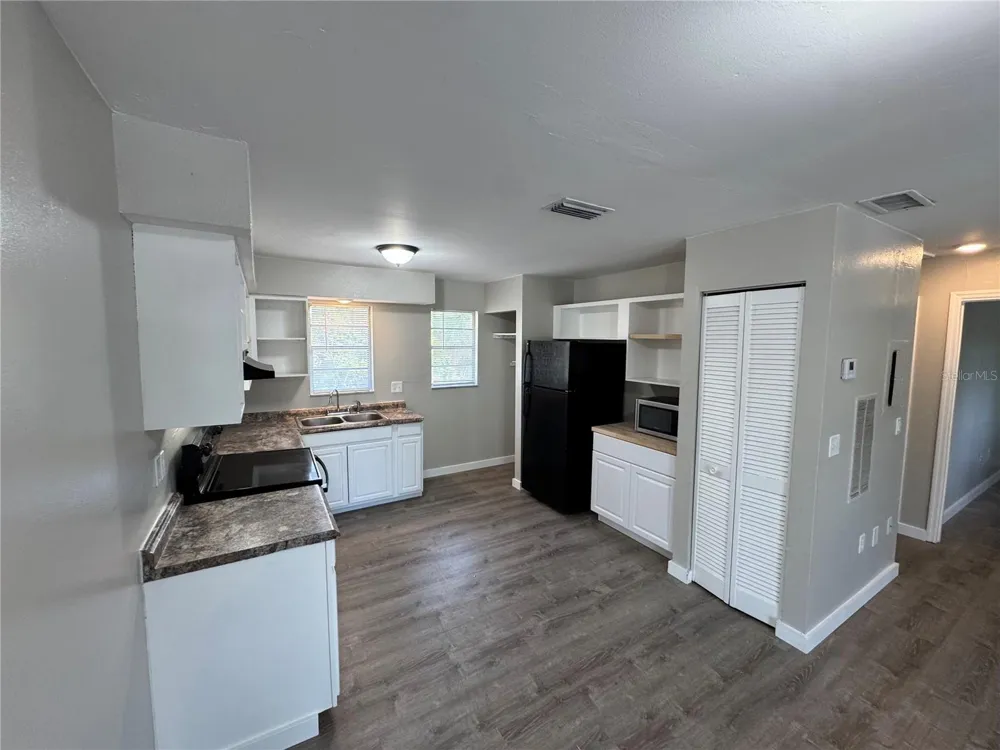 927 33RD AVENUE W Bradenton, FL 34205
