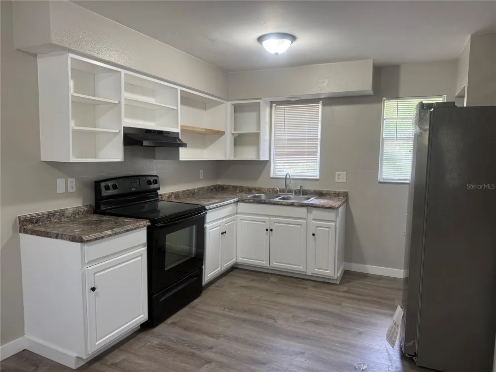 927 33RD AVENUE W Bradenton, FL 34205