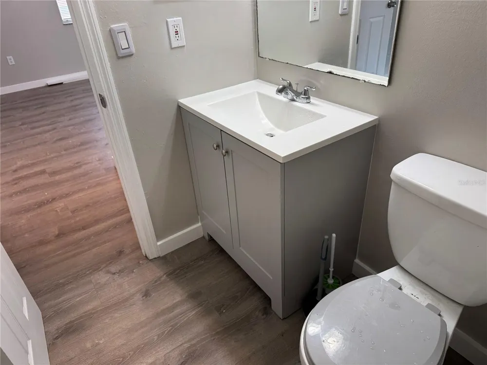 927 33RD AVENUE W Bradenton, FL 34205