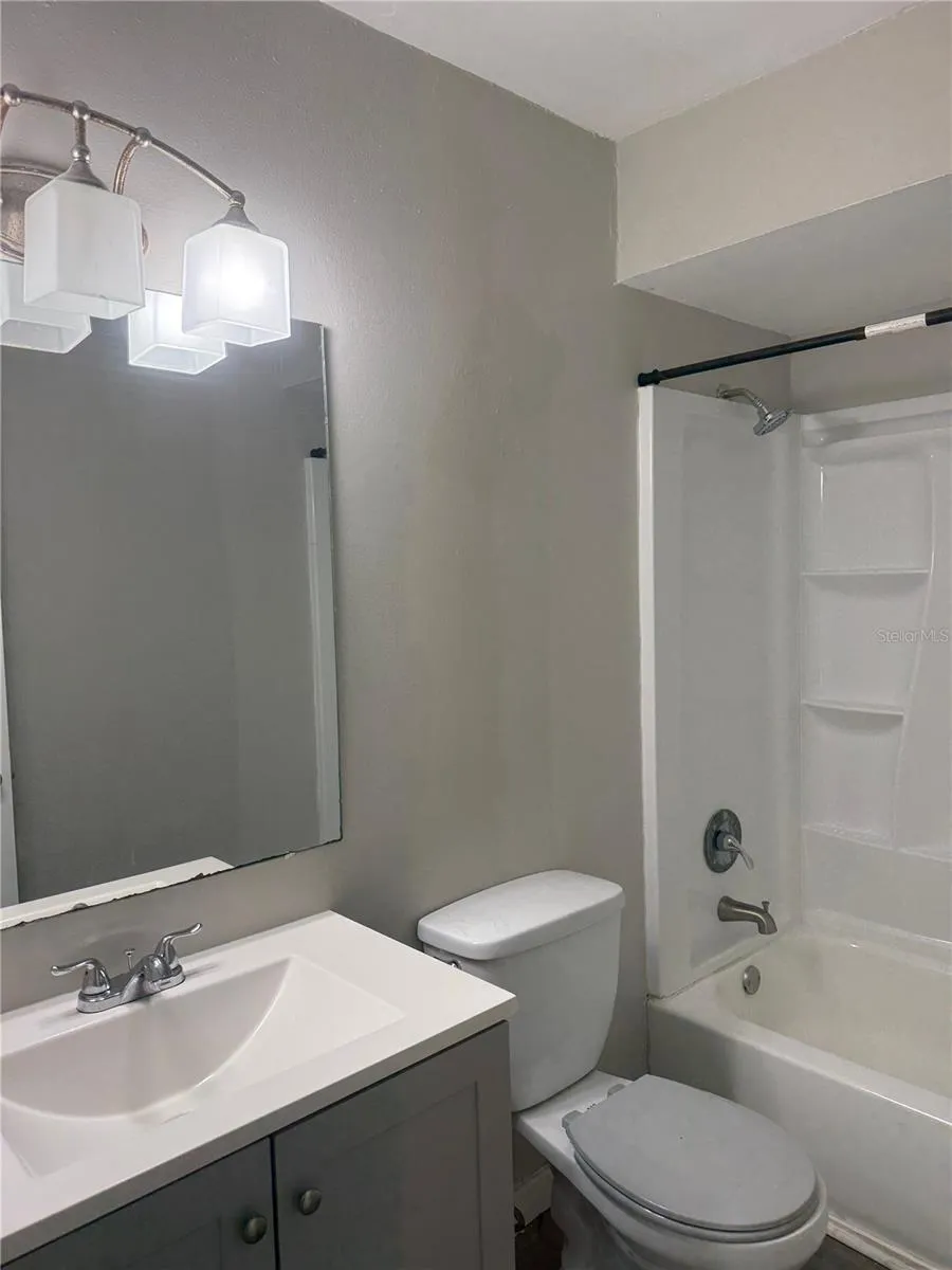 927 33RD AVENUE W Bradenton, FL 34205